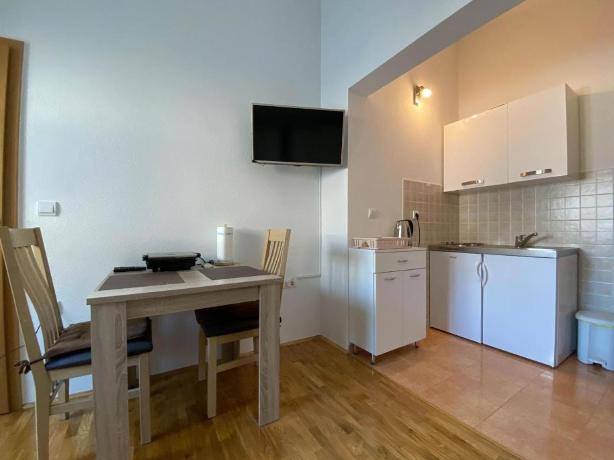 Hotel Apartman Ivan à Makarska Extérieur photo